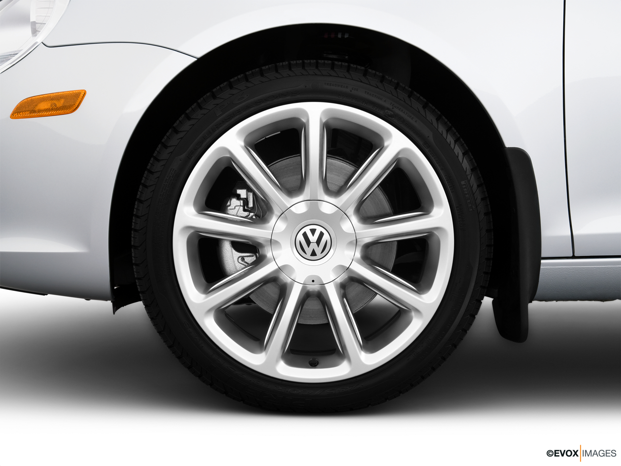 2010 Volkswagen Eos Lux Front Drivers side wheel at profile. 