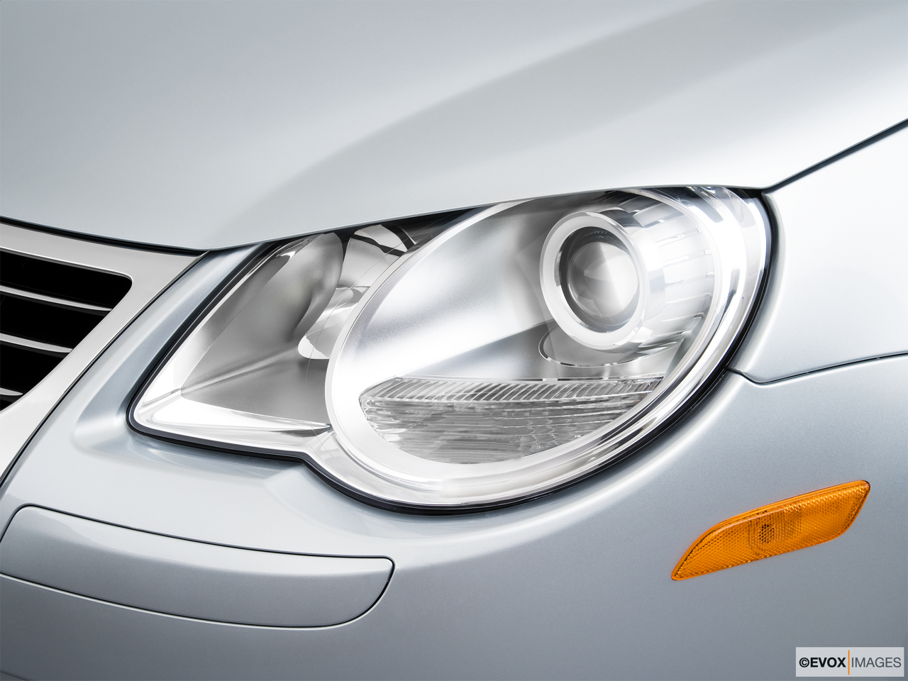 2010 Volkswagen Eos Lux Drivers Side Headlight. 