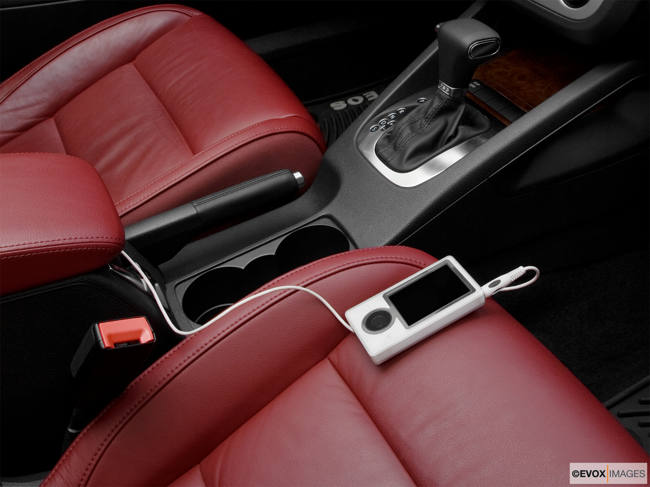 2010 Volkswagen Eos Lux Zune and auxiliary jack 