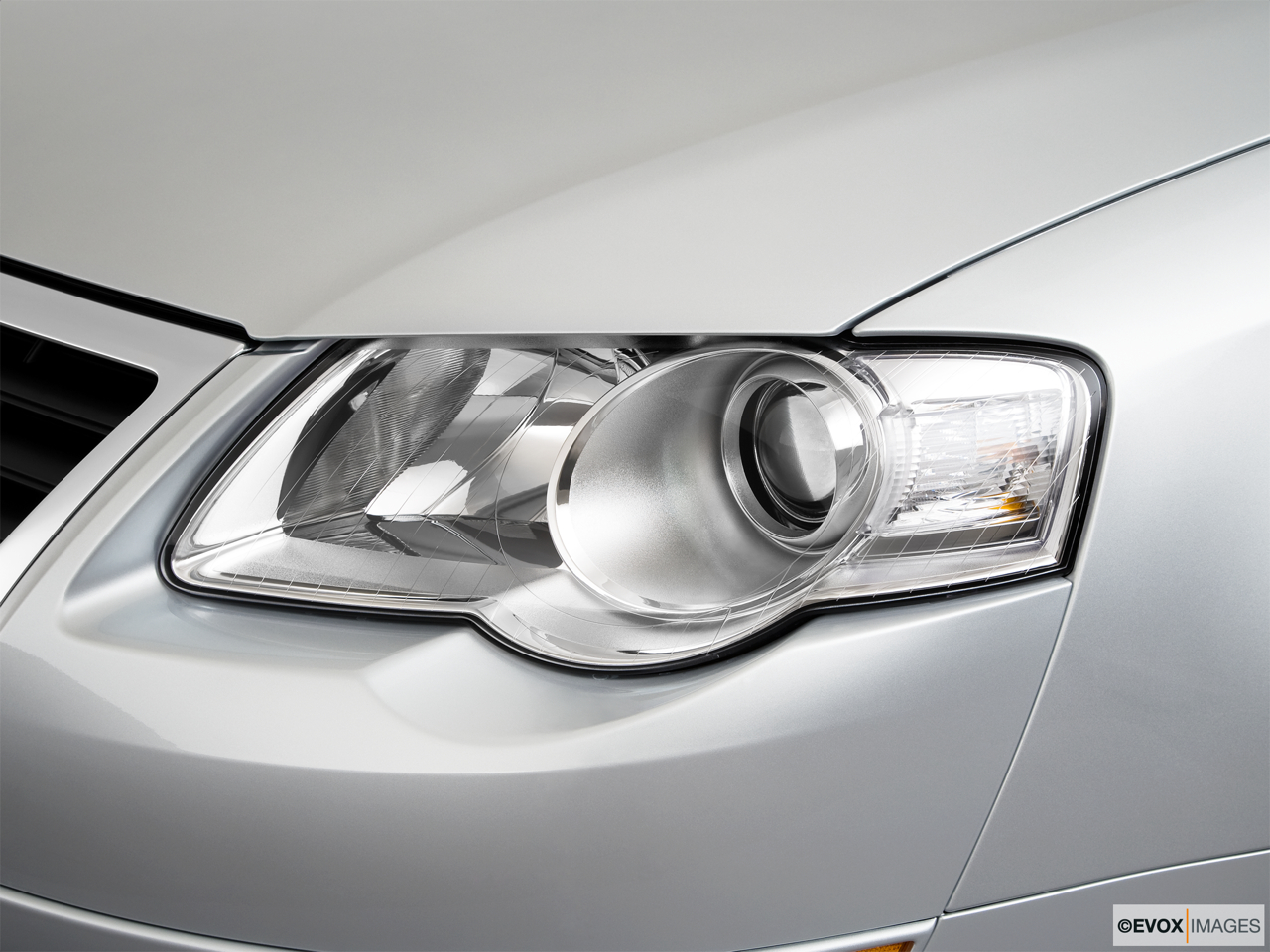2010 Volkswagen Passat Komfort Drivers Side Headlight. 