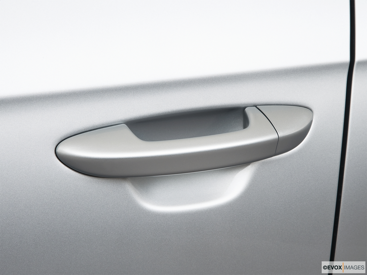 2010 Volkswagen Passat Komfort Drivers Side Door handle. 