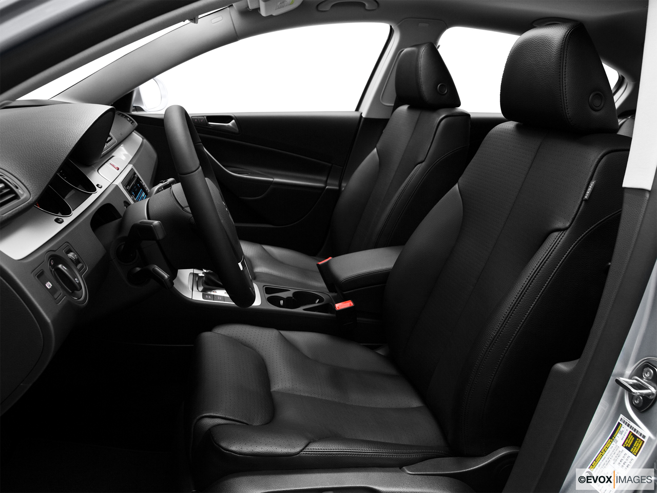 2010 Volkswagen Passat Komfort Front seats from Drivers Side. 
