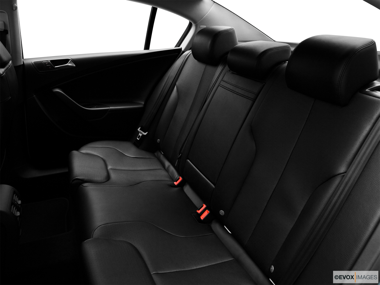2010 Volkswagen Passat Komfort Rear seats from Drivers Side. 