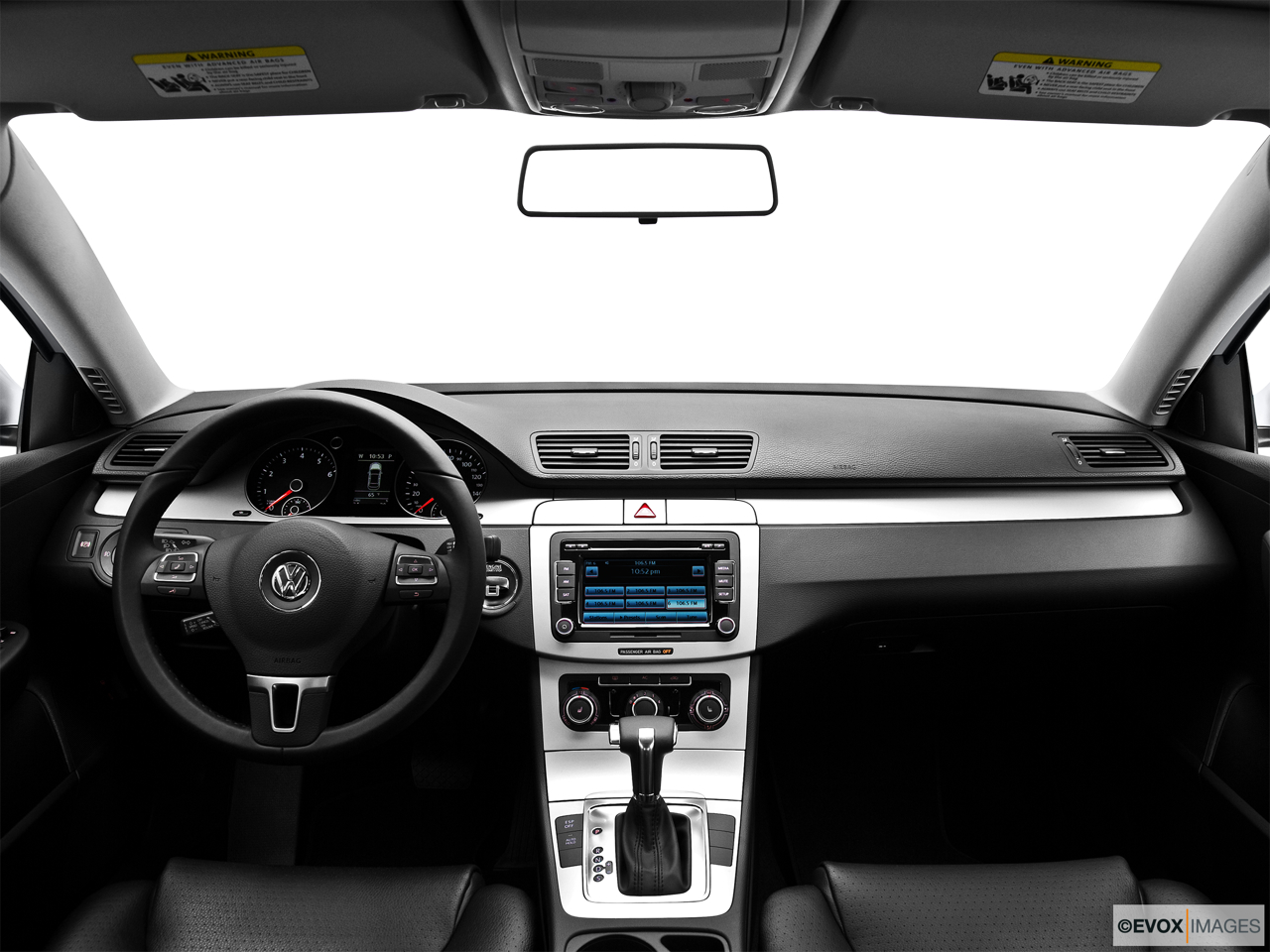 2010 Volkswagen Passat Komfort Centered wide dash shot 