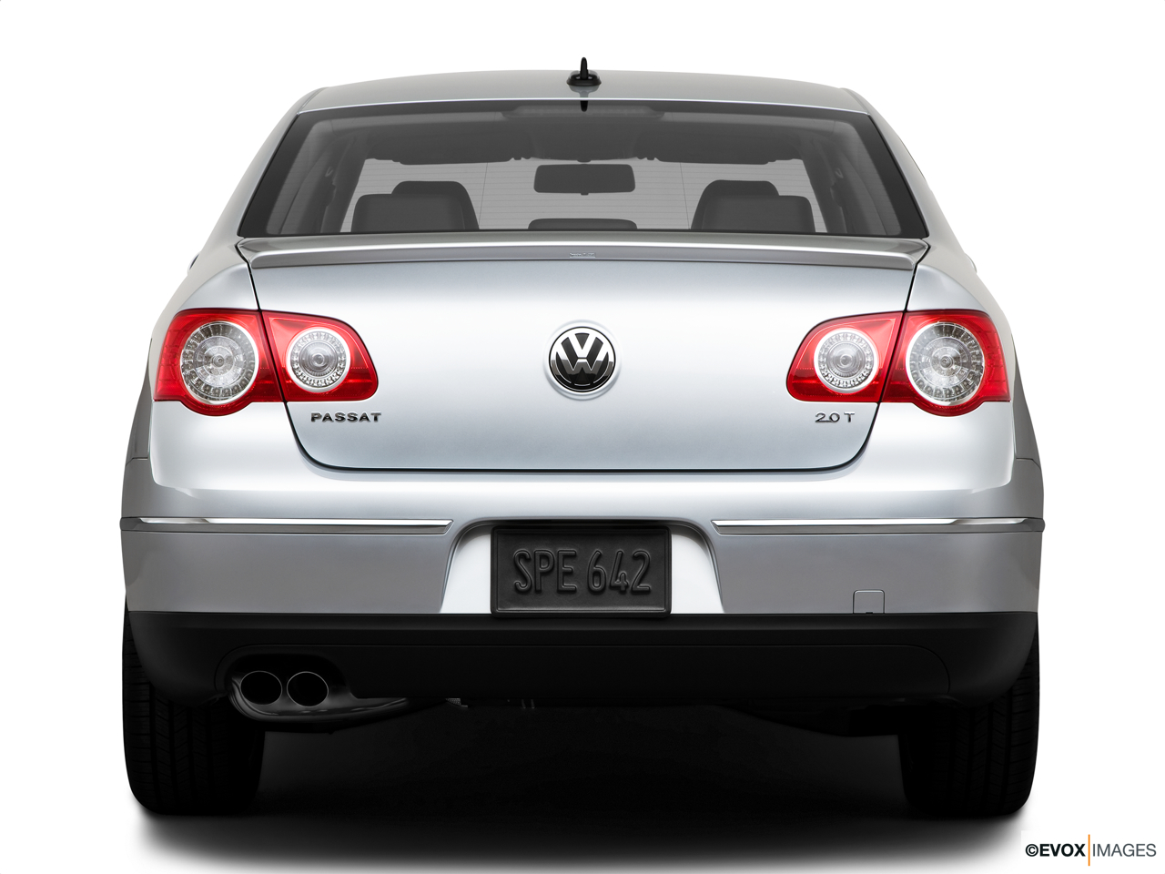 2010 Volkswagen Passat Komfort Low/wide rear. 