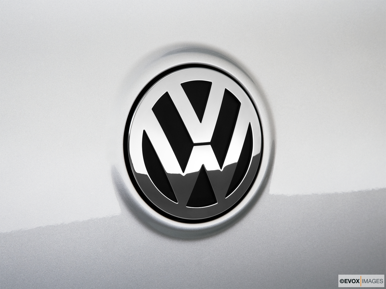 2010 Volkswagen Passat Komfort Rear manufacture badge/emblem 