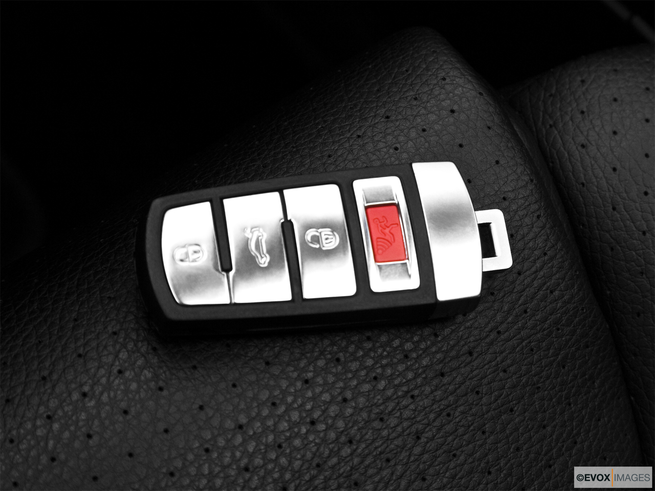 2010 Volkswagen Passat Komfort Key fob on driver's seat. 