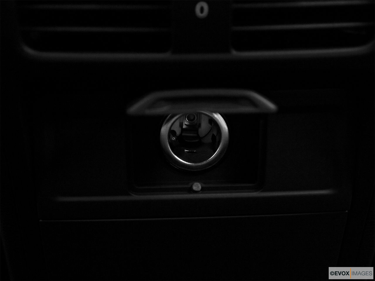 2010 Volkswagen Passat Komfort Second power point. 
