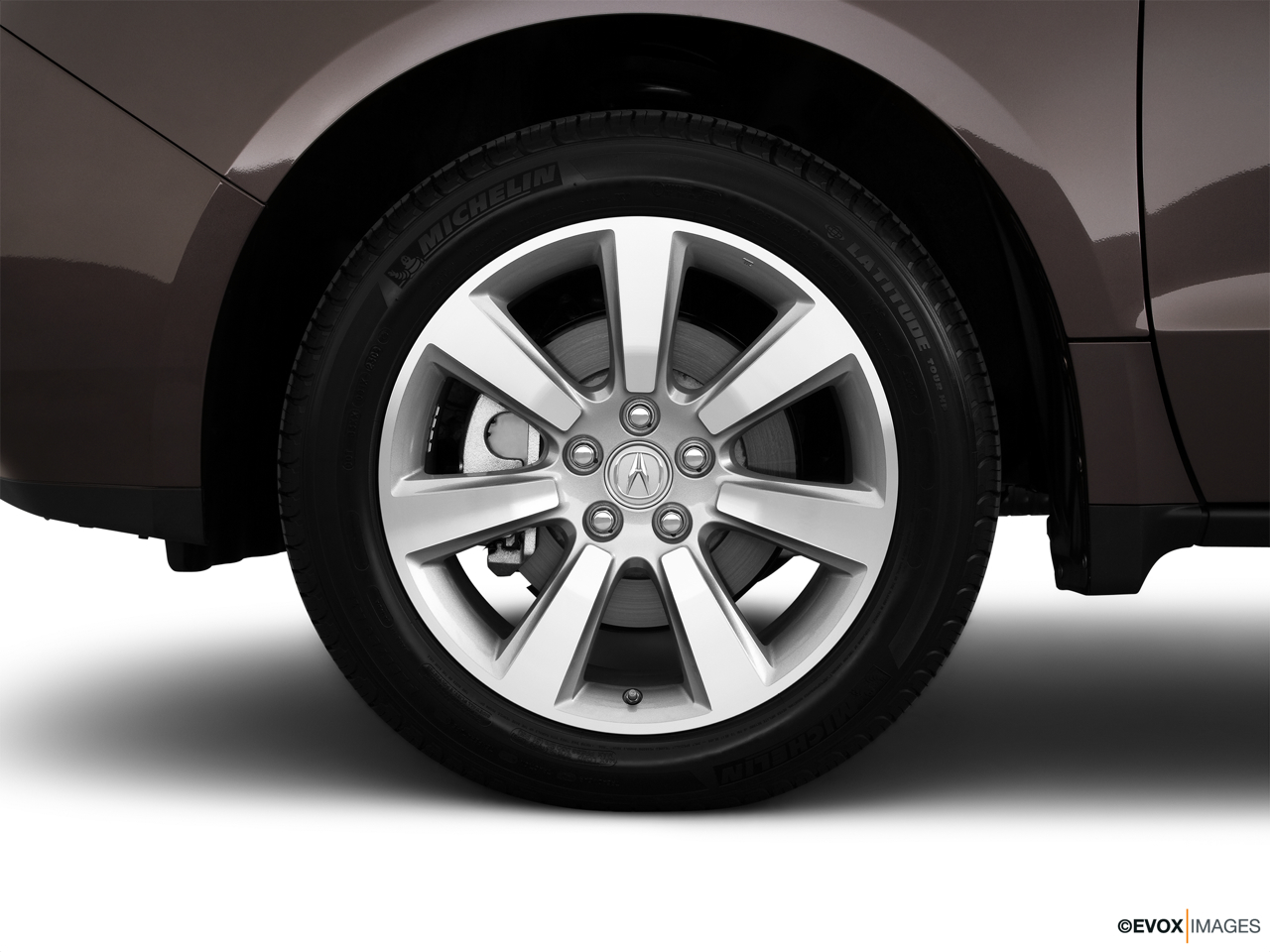 2010 Acura ZDX ZDX Advance Front Drivers side wheel at profile. 