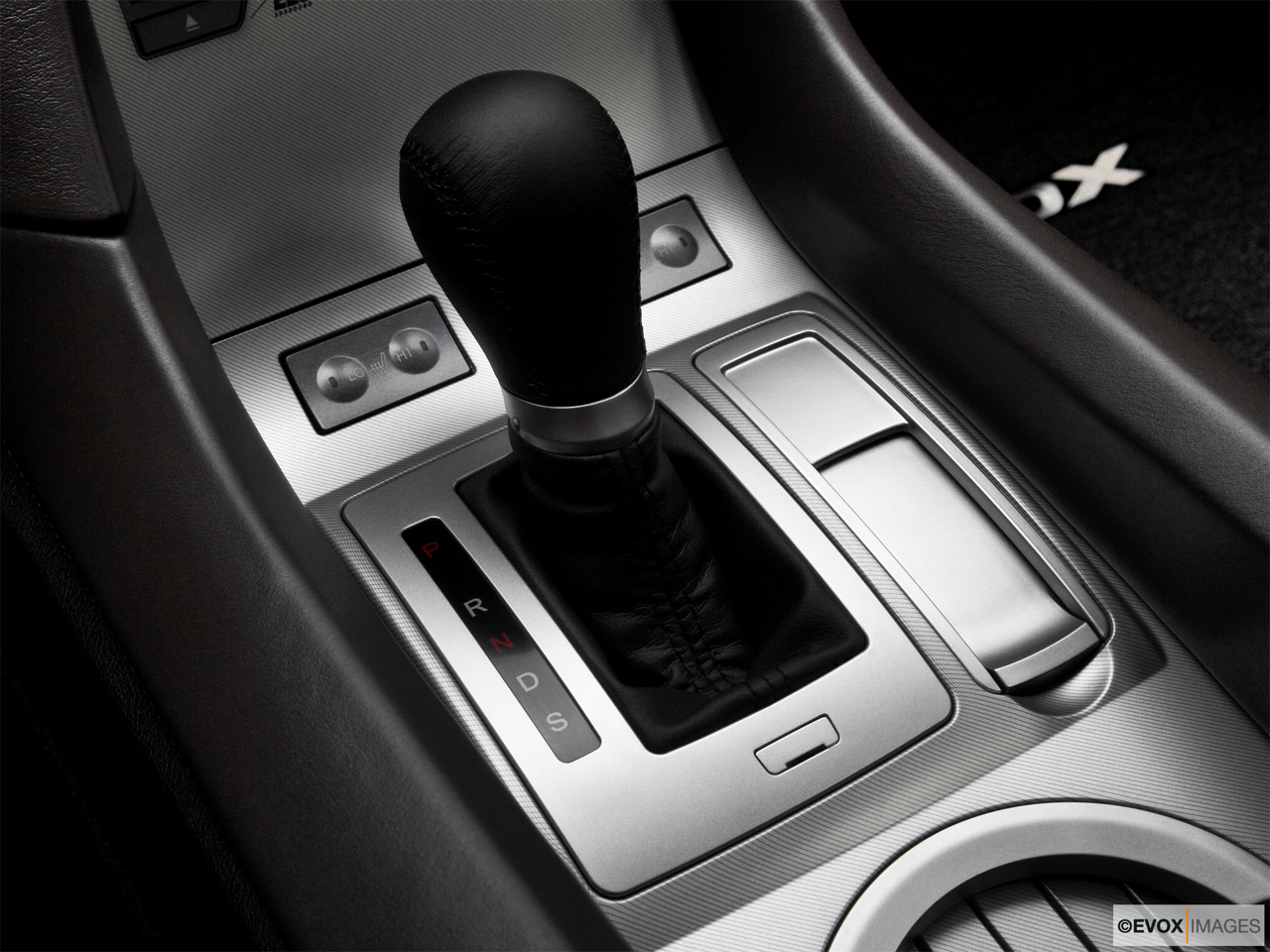 2010 Acura ZDX ZDX Technology Gear shifter/center console. 