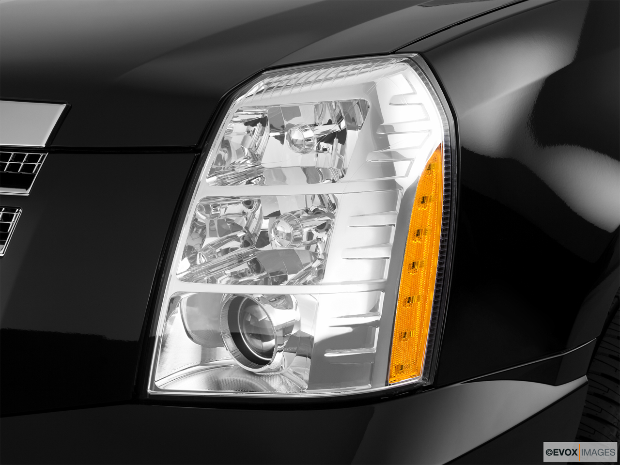 2010 Cadillac Escalade Hybrid Base Drivers Side Headlight. 