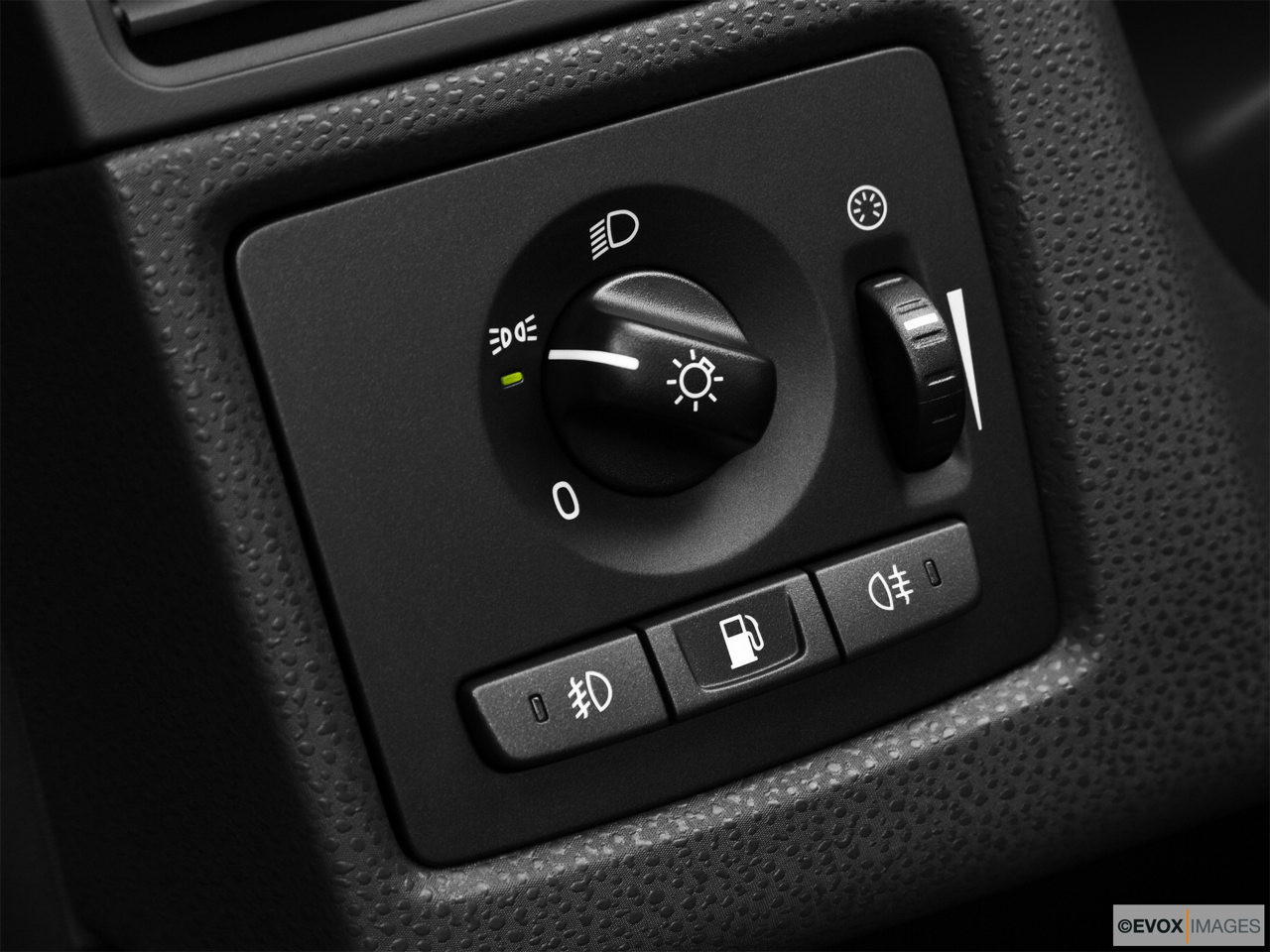 2011 Volvo C30 T5 A Gas cap release. 