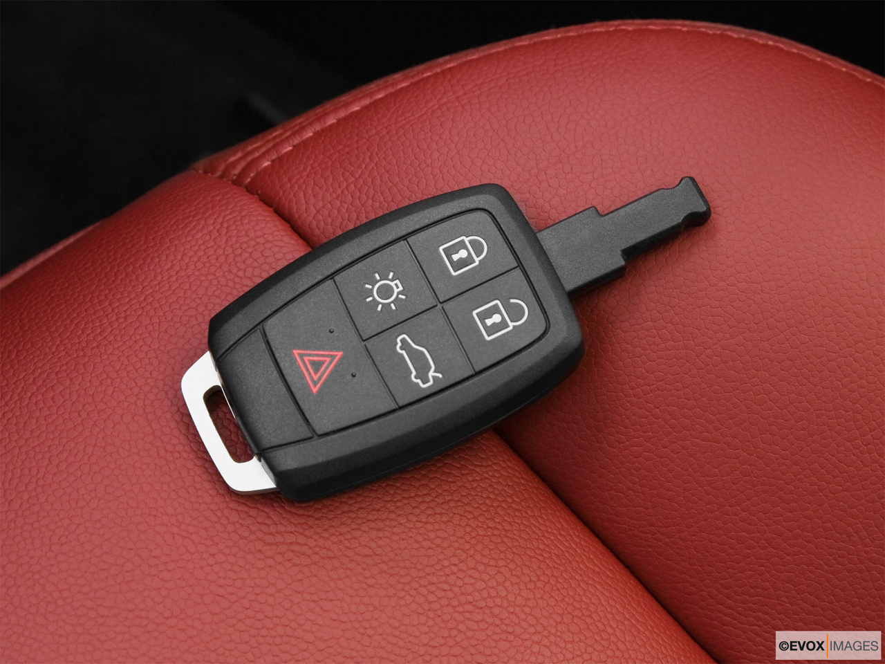 2011 Volvo C70 T5 A Key fob on driver's seat. 