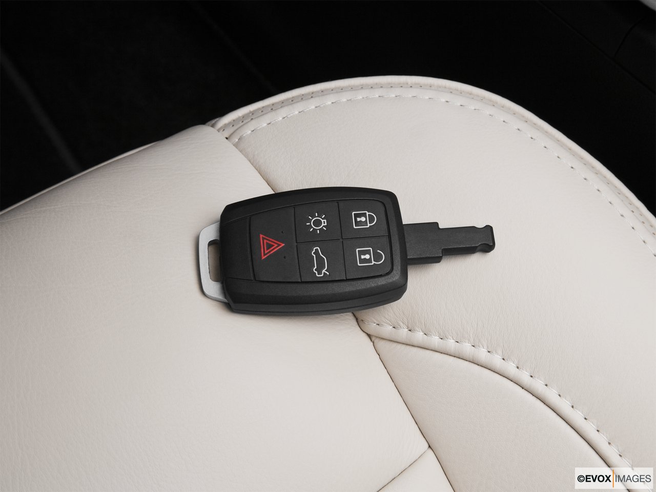 2011 Volvo C70 T5 A Key fob on driver's seat. 
