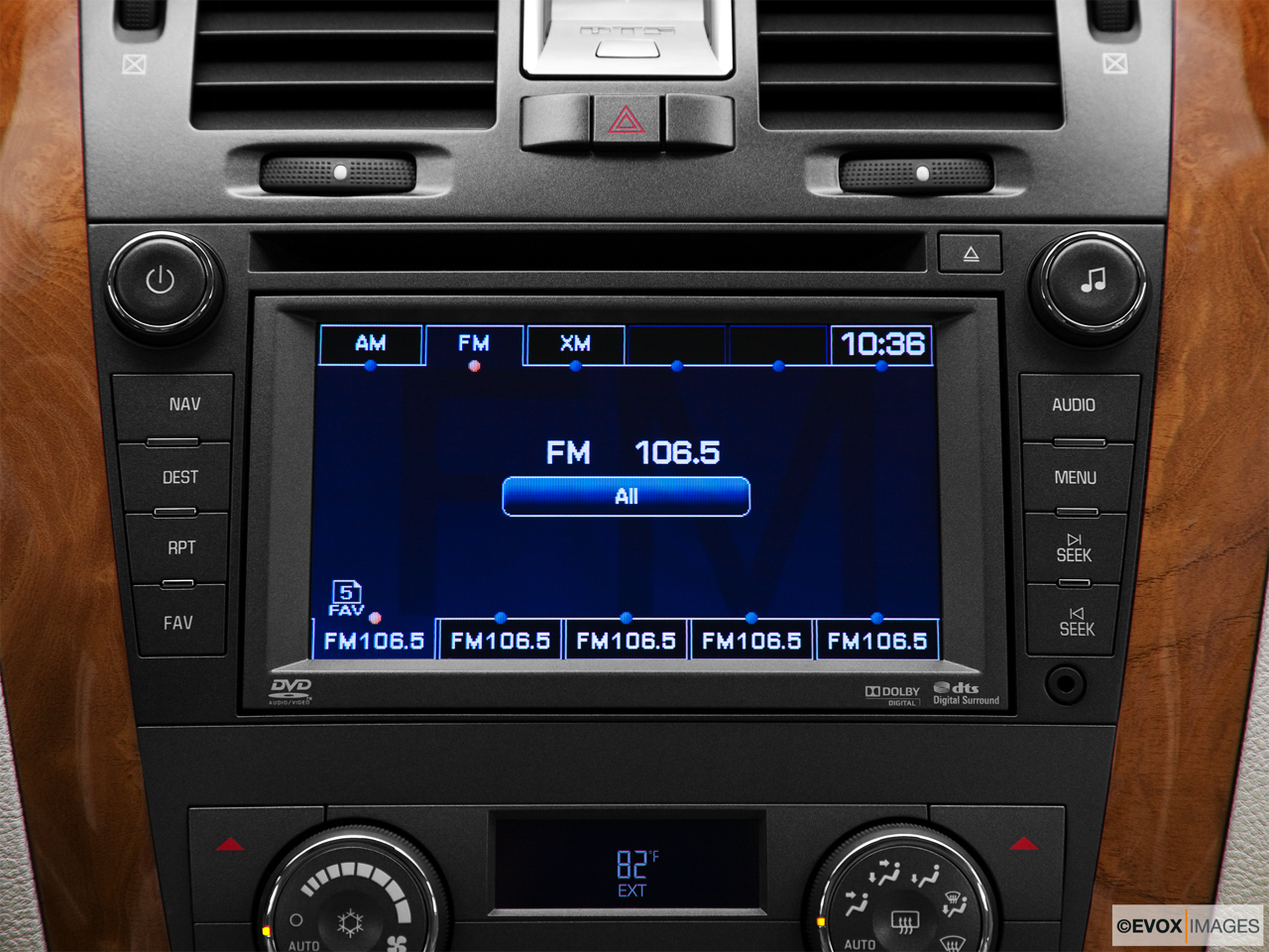 2011 Cadillac DTS Platinum Closeup of radio head unit 
