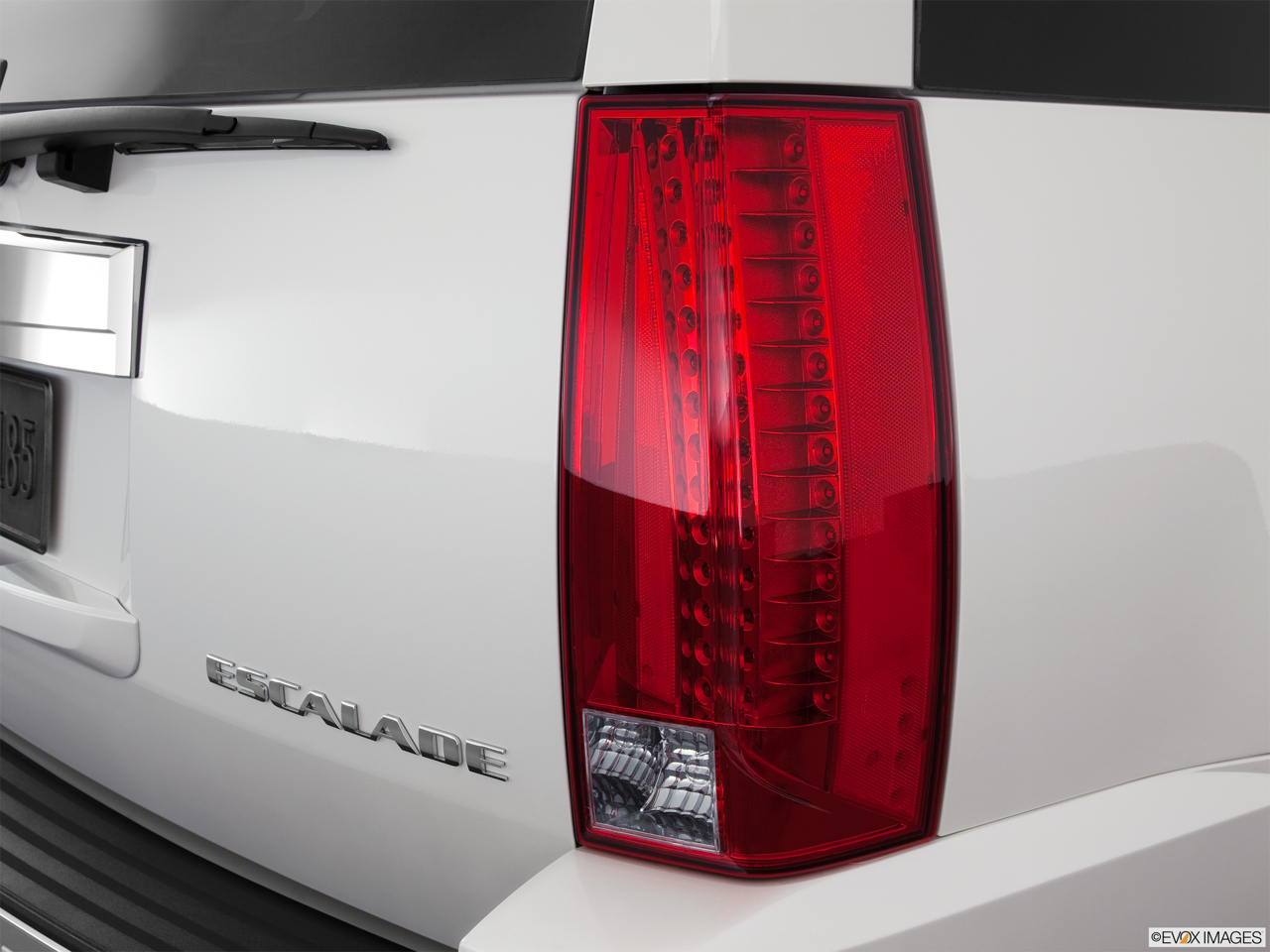 2011 Cadillac Escalade Hybrid Base Passenger Side Taillight. 