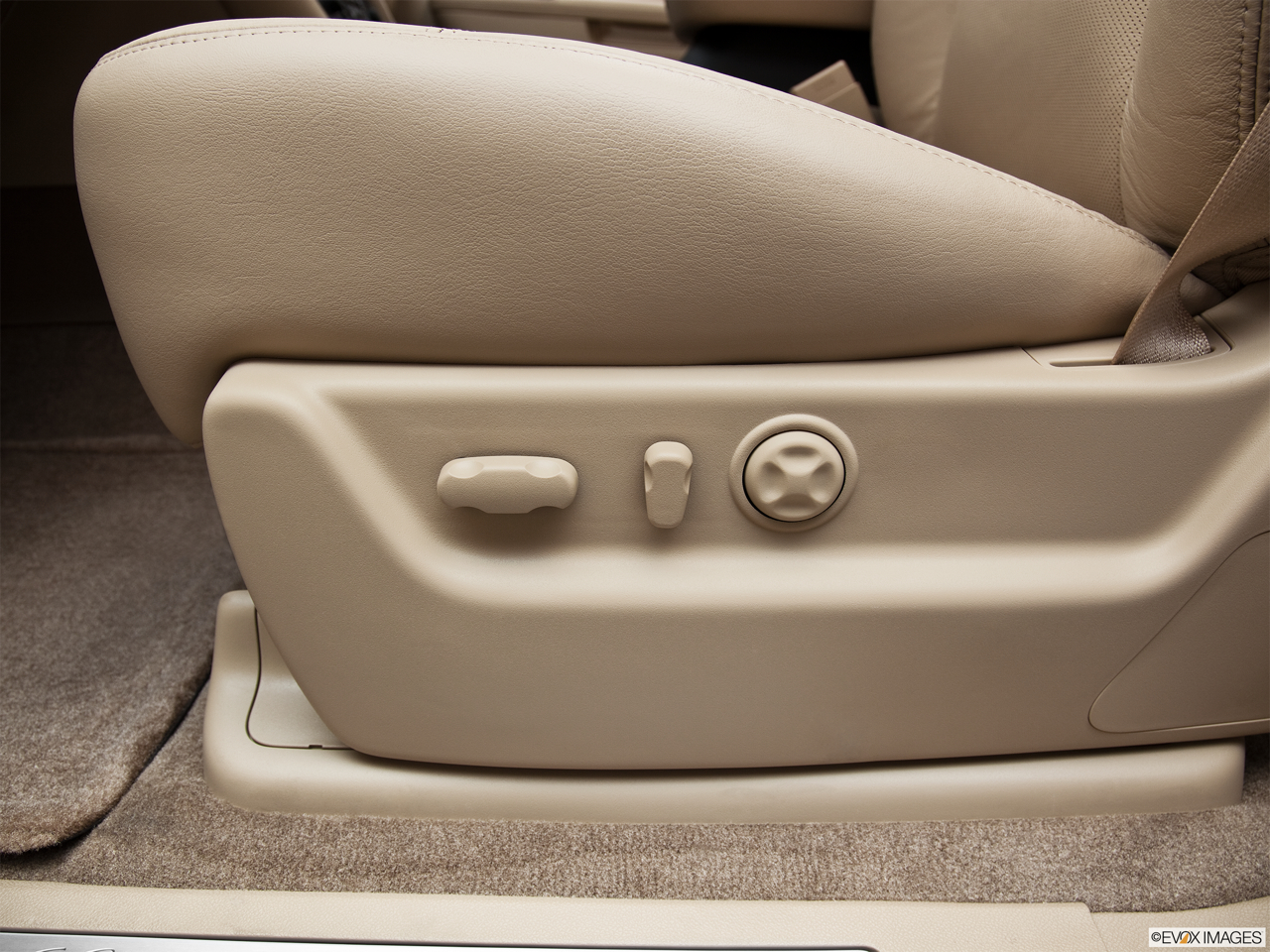 2011 Cadillac Escalade Hybrid Base Seat Adjustment Controllers. 