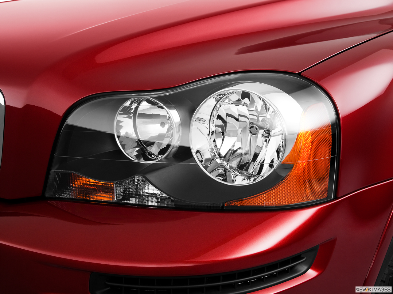 2011 Volvo XC90 3.2 Drivers Side Headlight. 