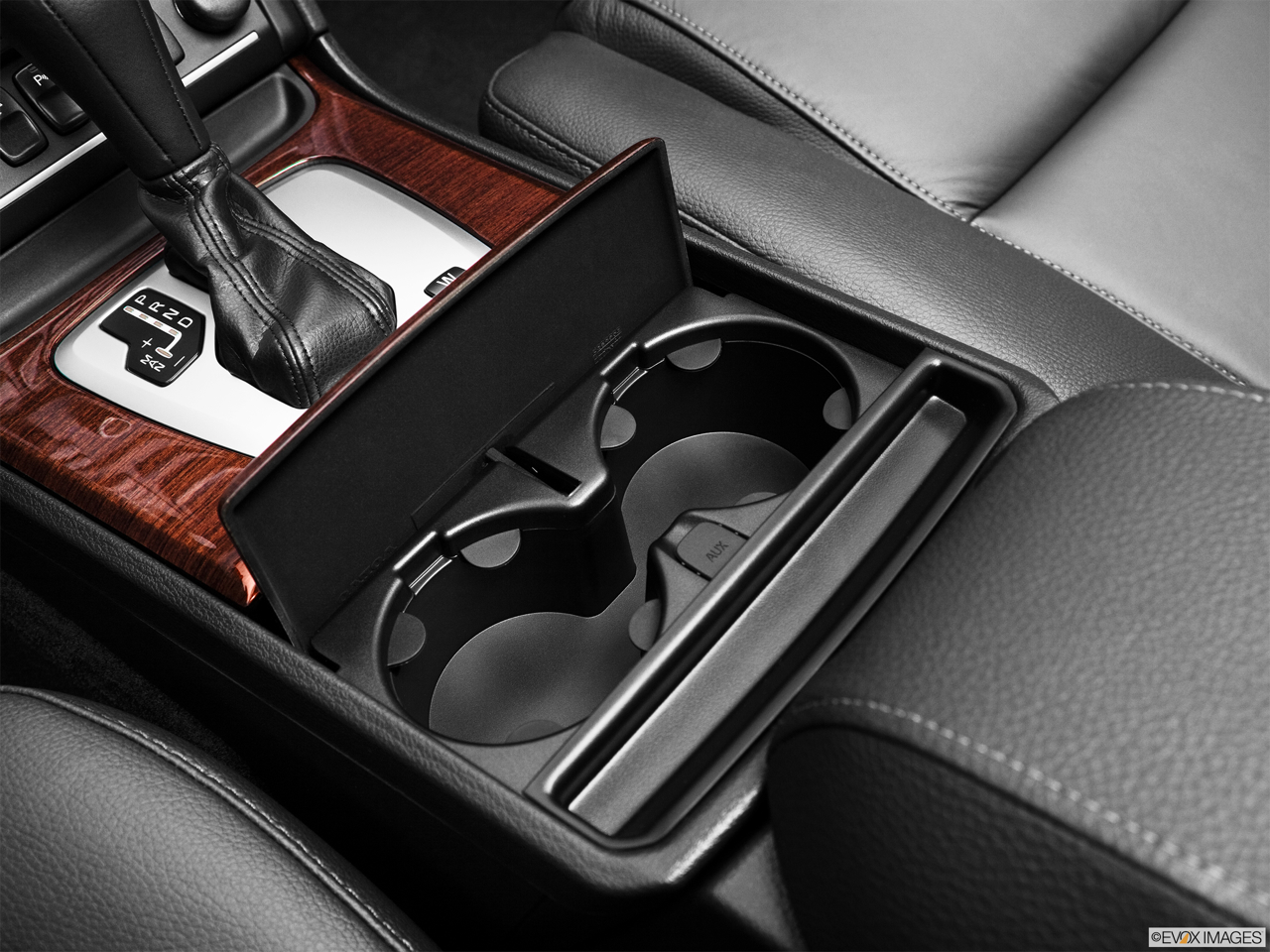 2011 Volvo XC90 3.2 Cup holders. 