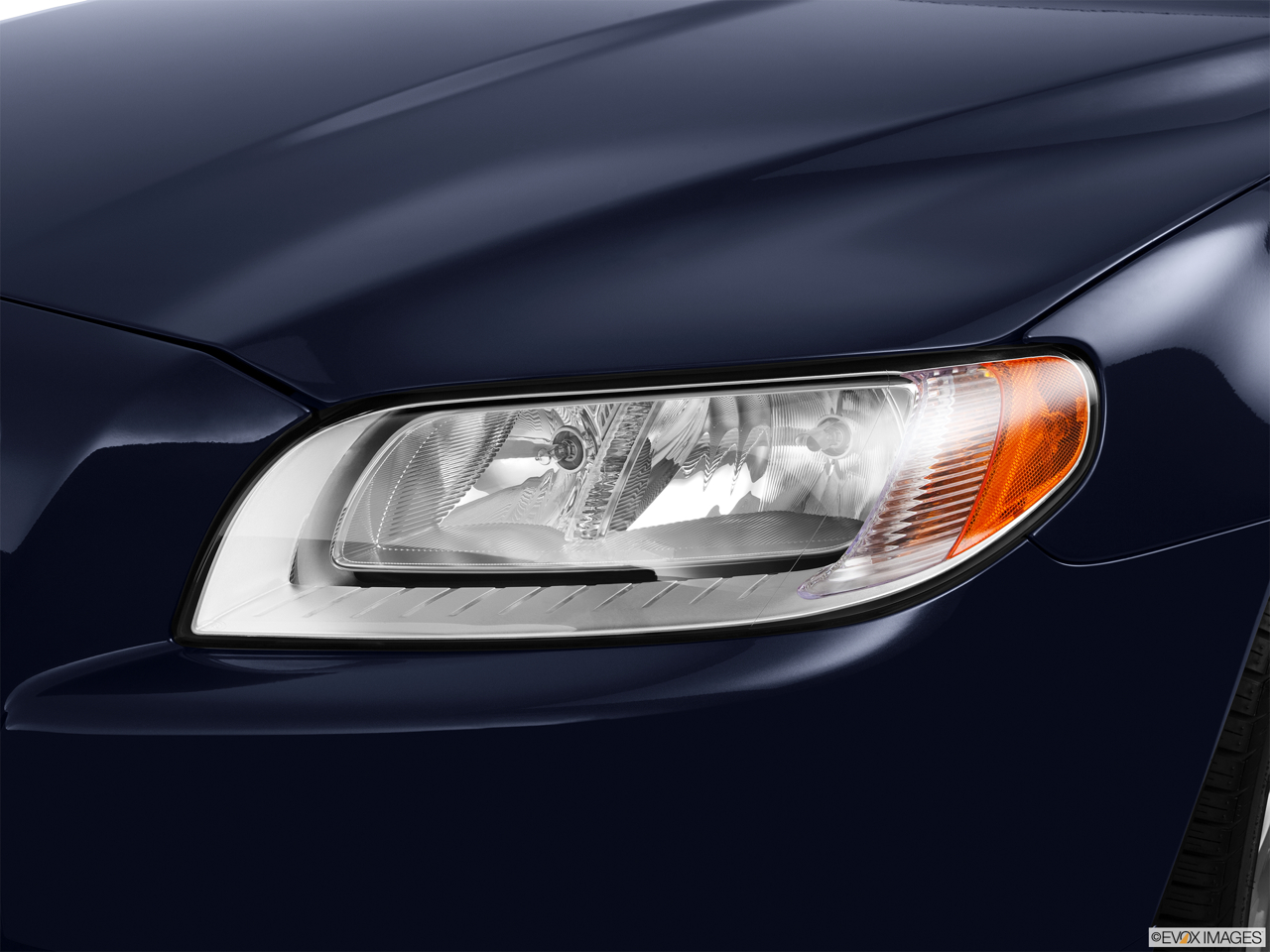 2011 Volvo S80 3.2 Drivers Side Headlight. 