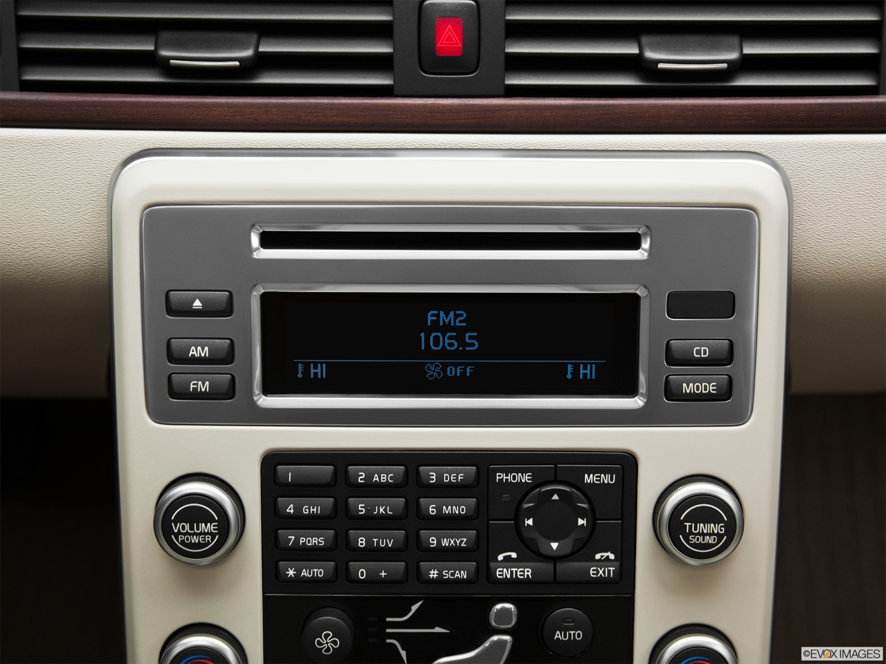 2011 Volvo S80 3.2 Closeup of radio head unit 