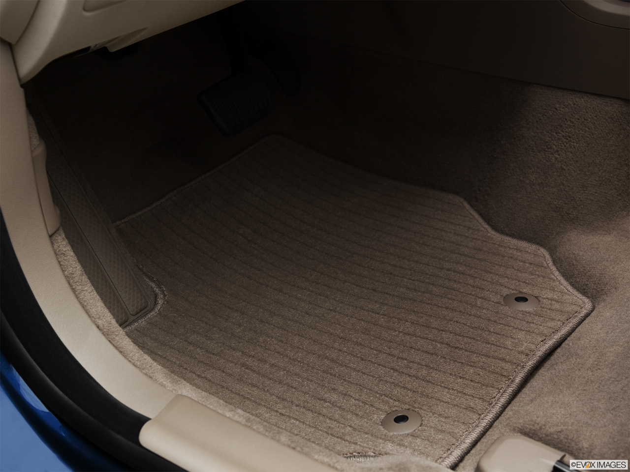 2011 Volvo S80 3.2 Driver's floor mat and pedals. Mid-seat level from outside looking in. 