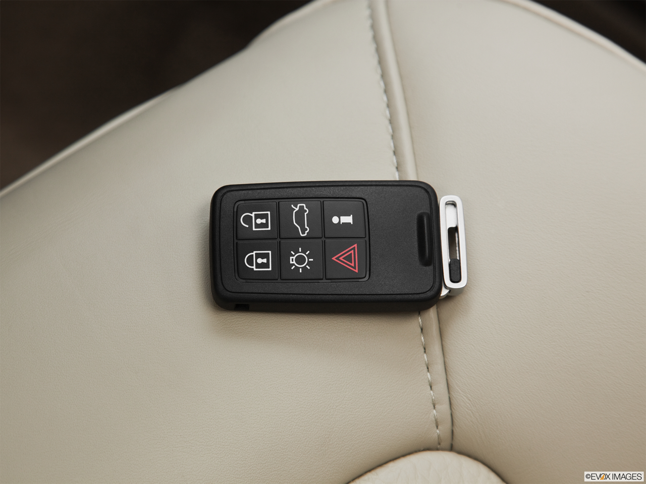2011 Volvo S80 3.2 Key fob on driver's seat. 