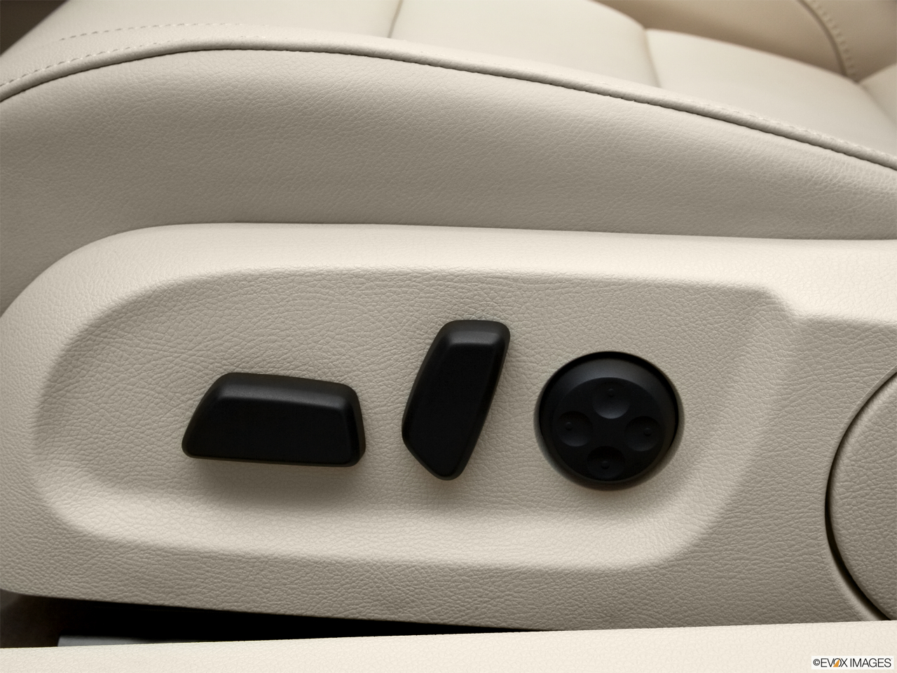 2011 Volkswagen Eos Lux Seat Adjustment Controllers. 