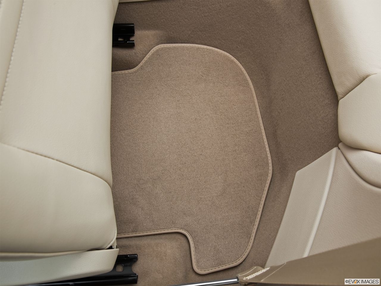 2011 Volkswagen Eos Lux Rear driver's side floor mat. Mid-seat level from outside looking in. 