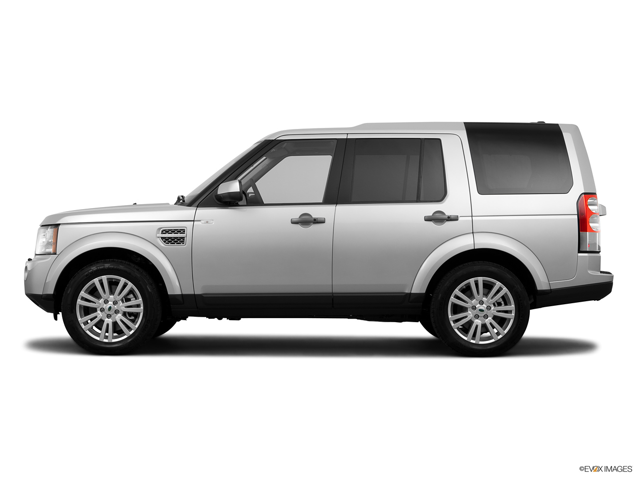 2024 Land Rover LR4   Side