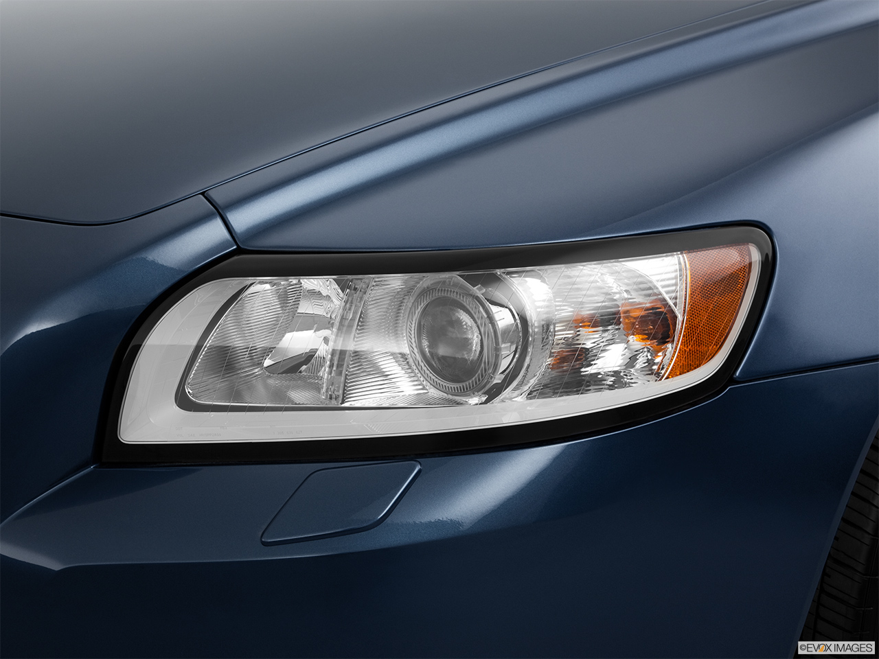 2011 Volvo V50 T5 Drivers Side Headlight. 