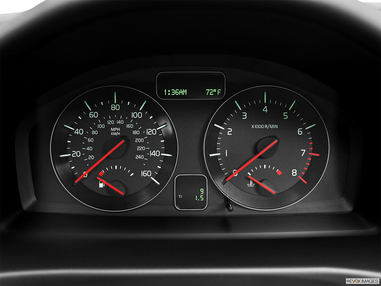2011 Volvo V50 T5 Speedometer/tachometer. 