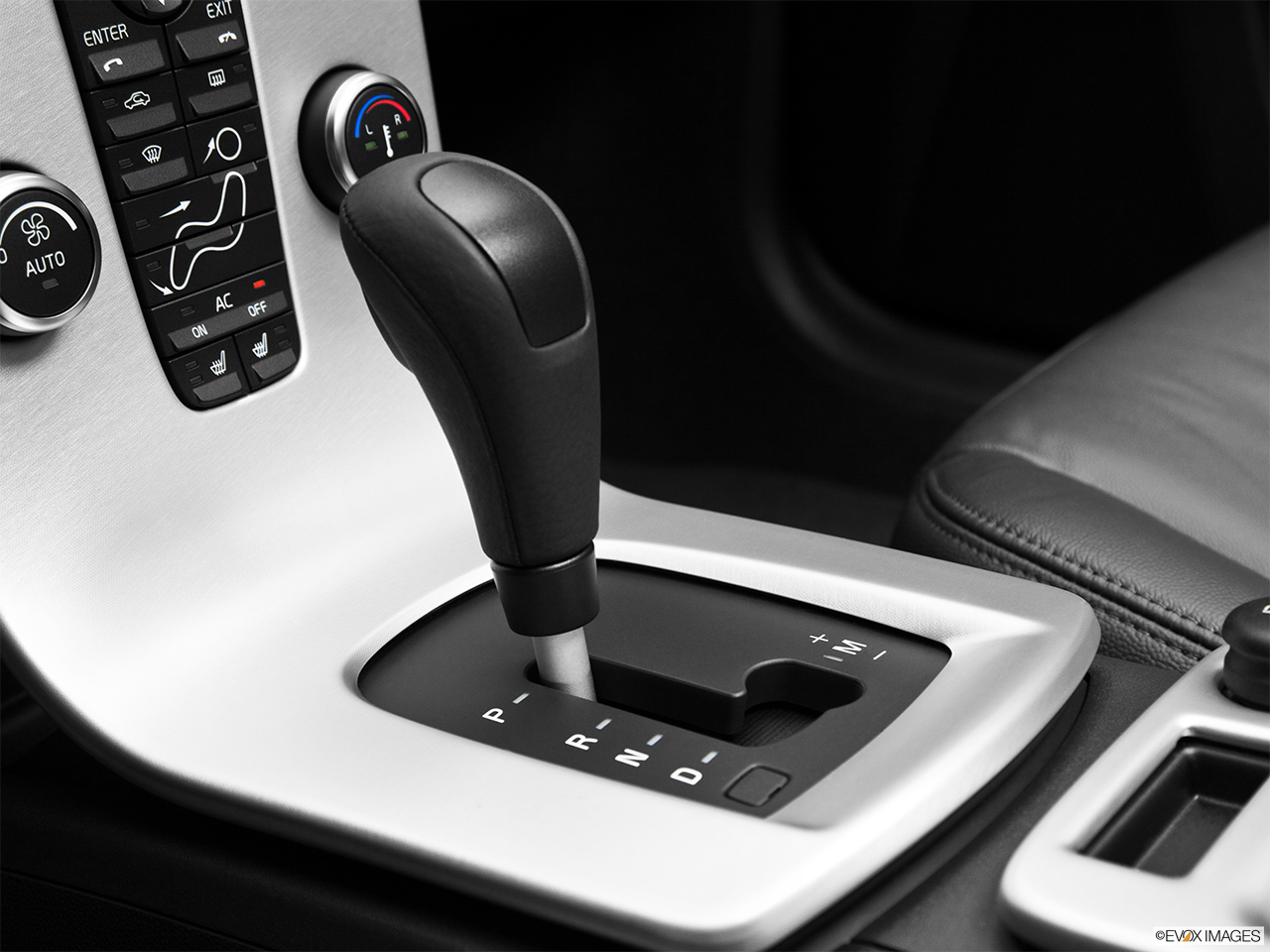 2011 Volvo V50 T5 Gear shifter/center console. 