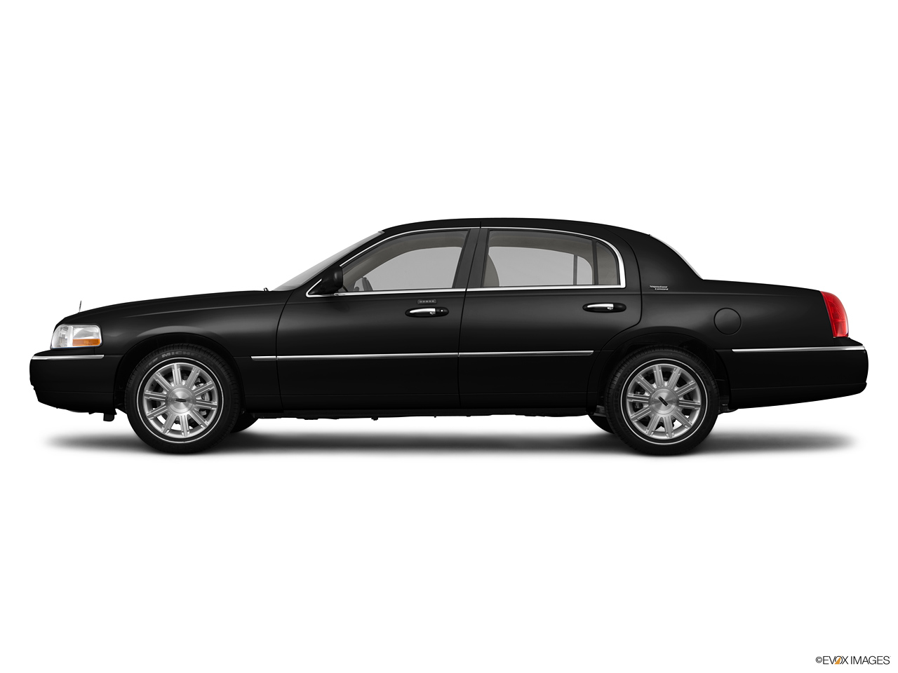 2024 Lincoln Town Car   Side