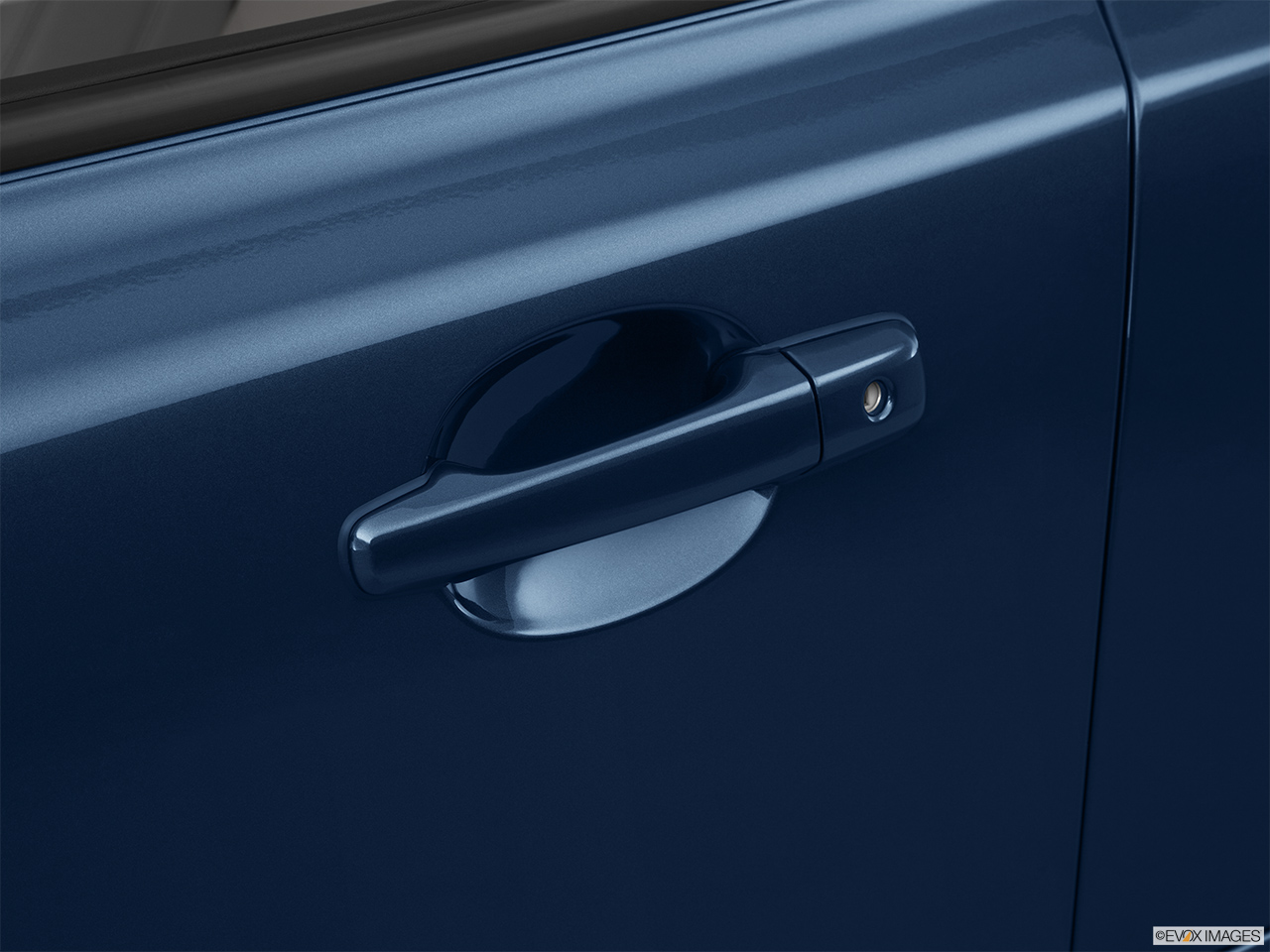 2011 Volvo S40 T5 A Drivers Side Door handle. 