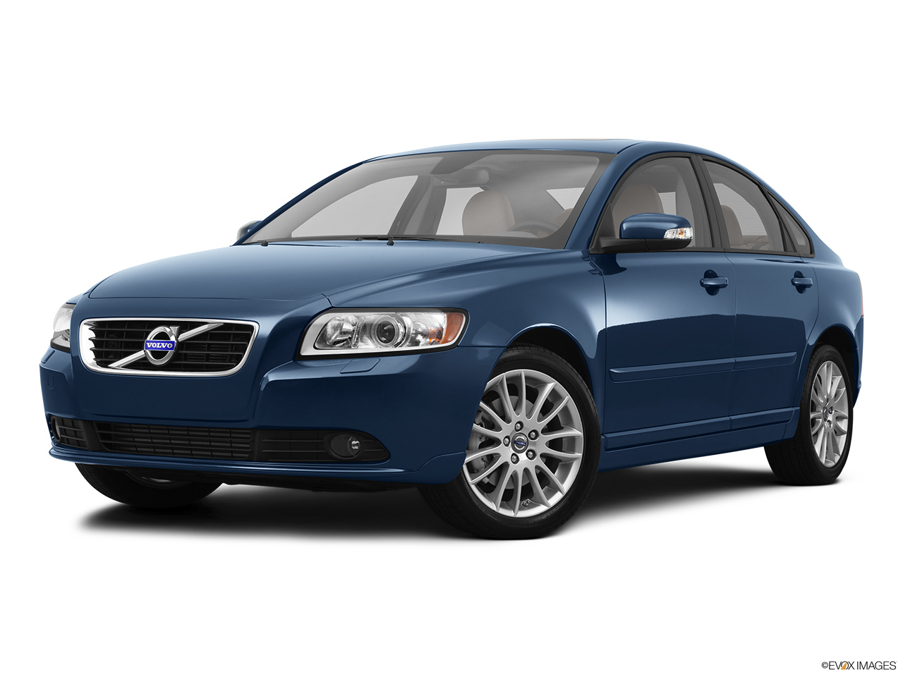 2011 Volvo S40 T5 A Front angle medium view. 