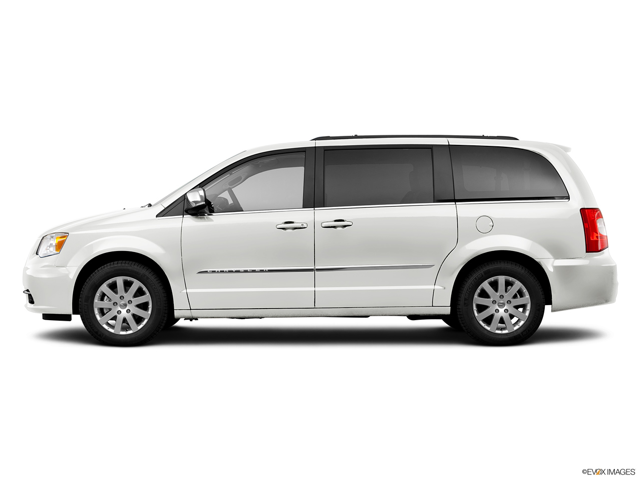 2024 Chrysler Town and Country   Side