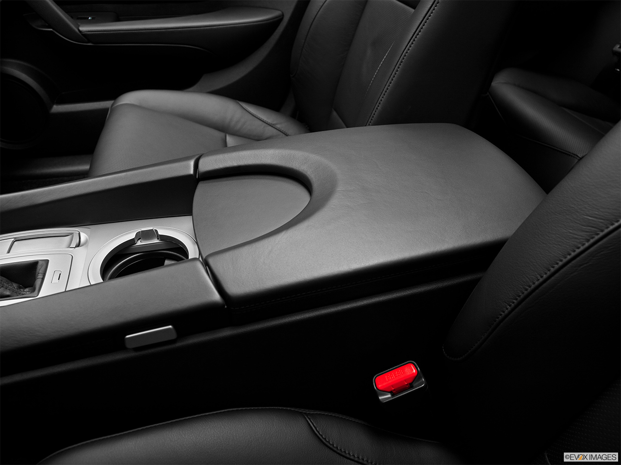 2011 Acura ZDX ZDX Technology Front center console with closed lid, from driver's side looking down 