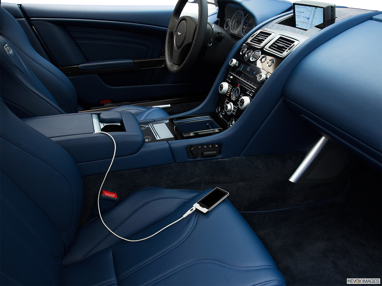 2011 Aston Martin DBS Volante Zune and auxiliary jack 
