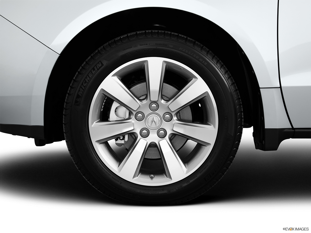 2011 Acura ZDX ZDX Advance Front Drivers side wheel at profile. 