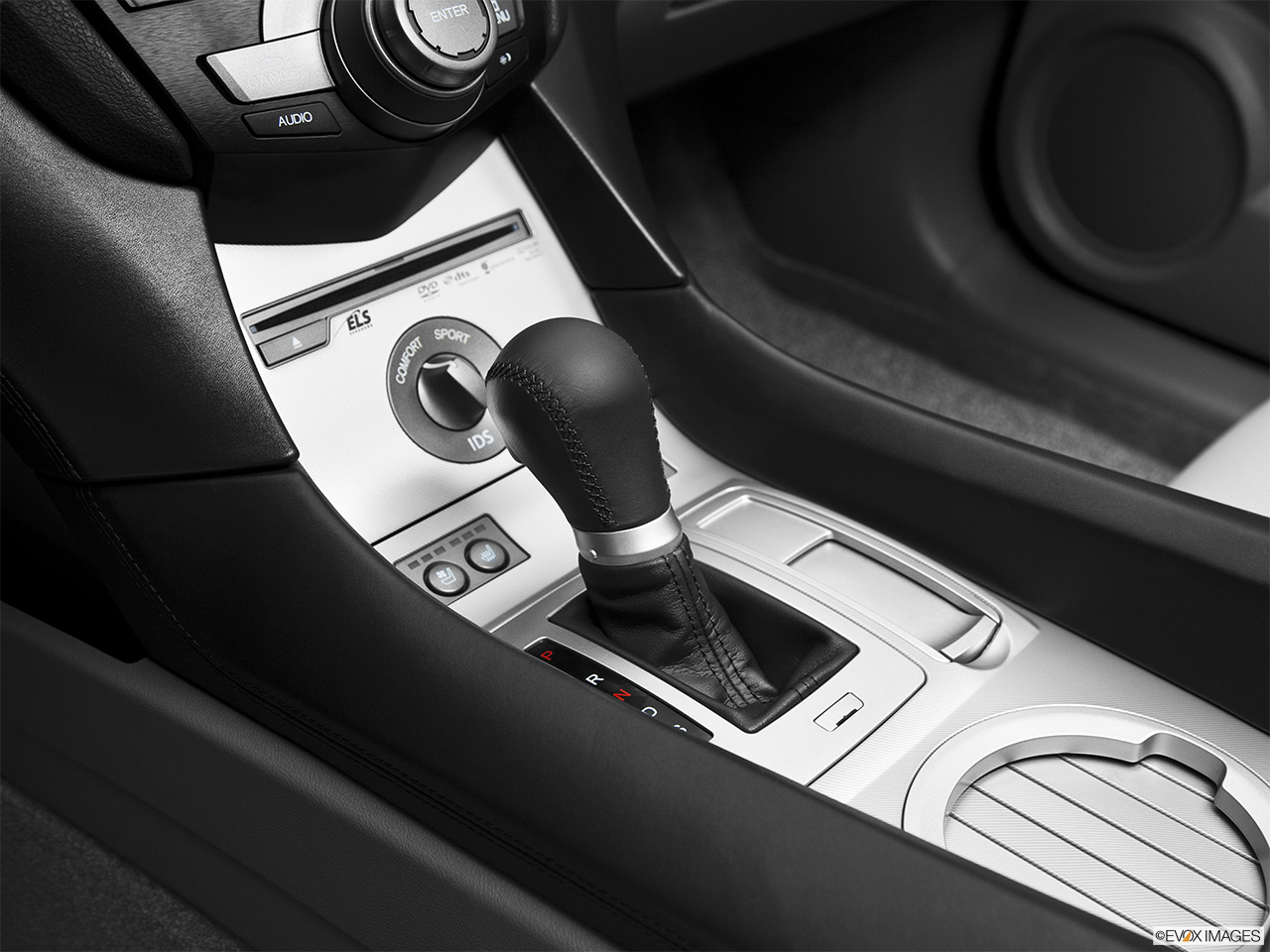 2011 Acura ZDX ZDX Advance Gear shifter/center console. 