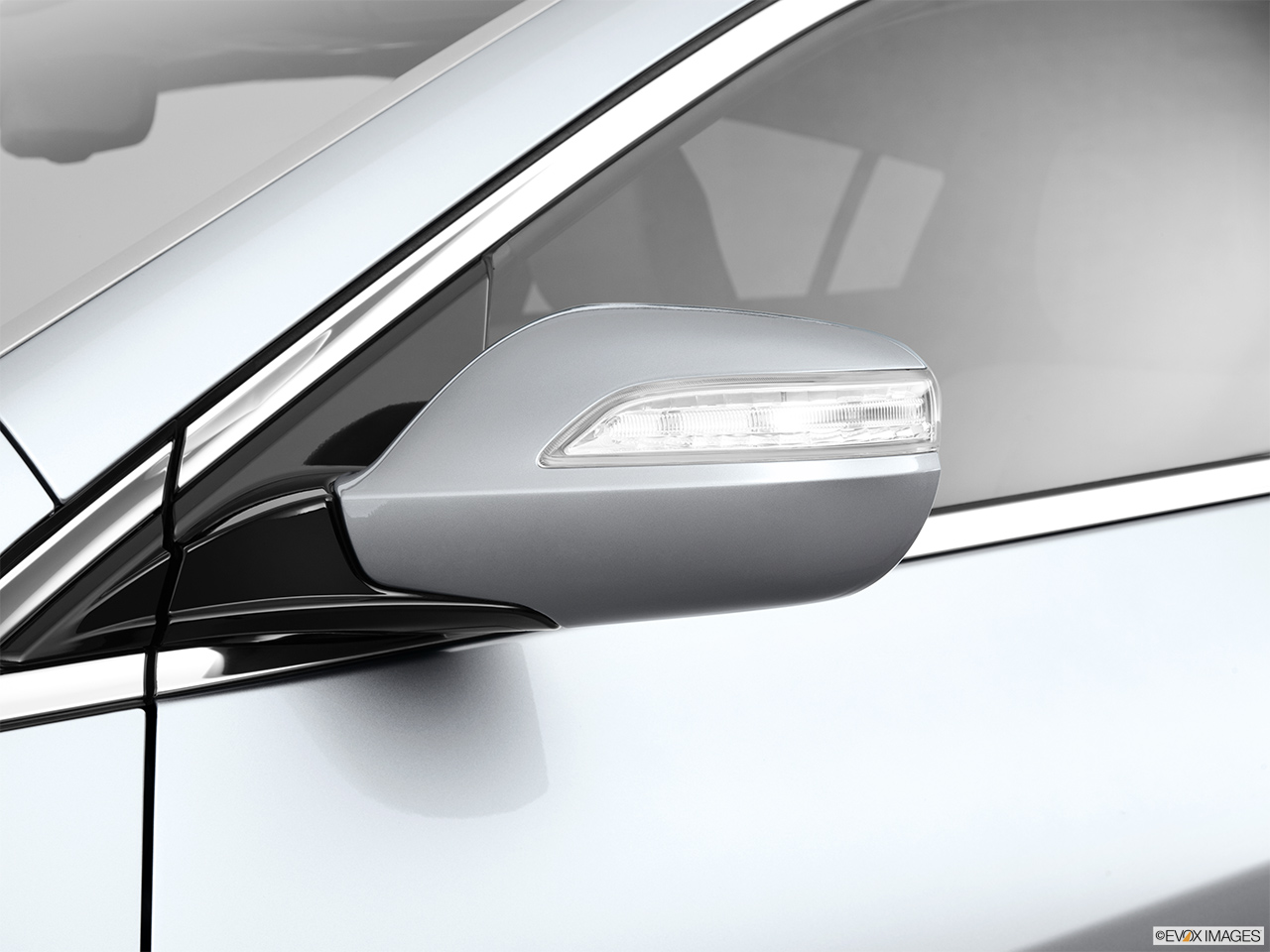 2011 Acura ZDX ZDX Advance Driver's side mirror, 3_4 rear 