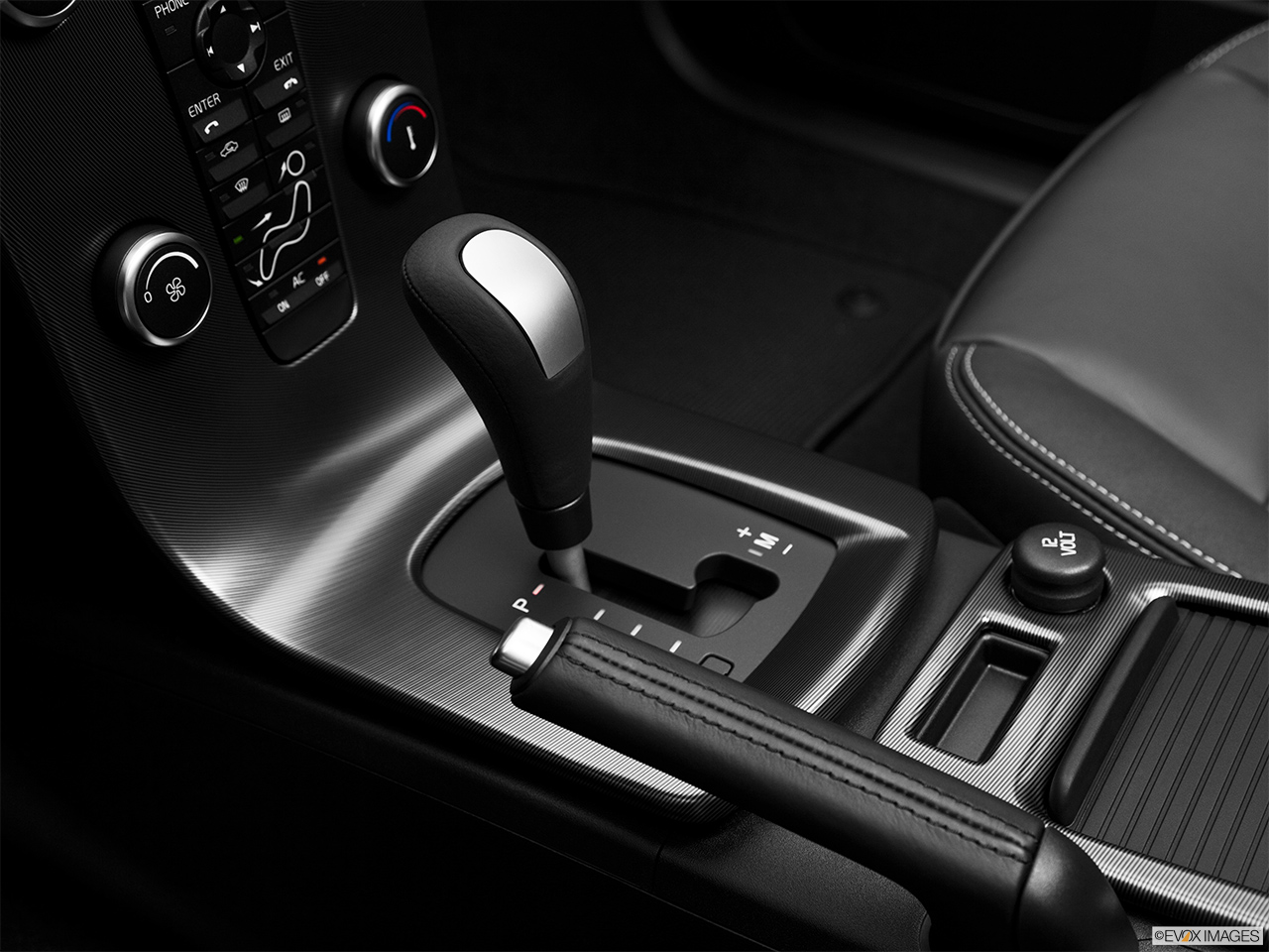 2012 Volvo C30 T5 R-Design Gear shifter/center console. 