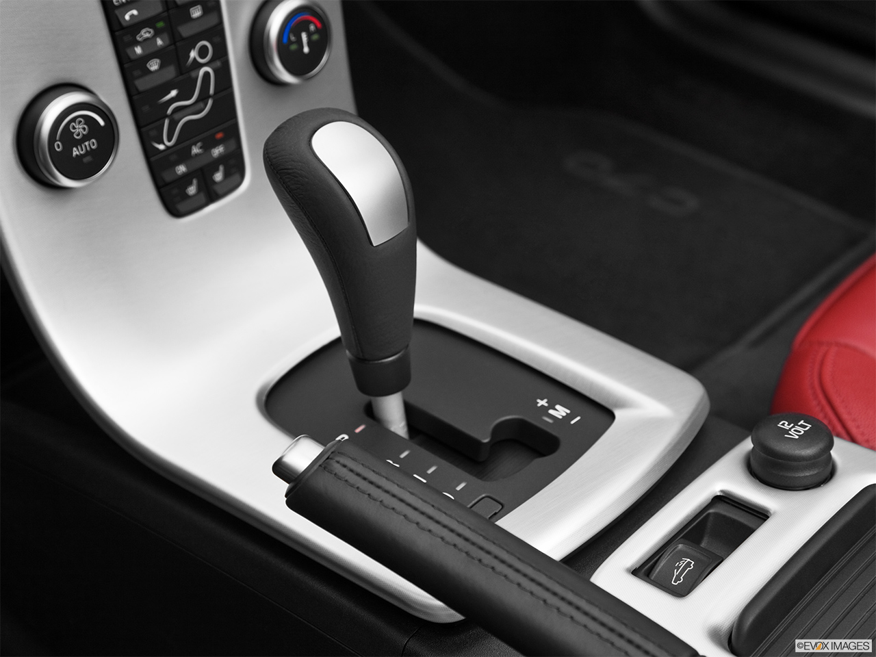2012 Volvo C70 T5 Gear shifter/center console. 