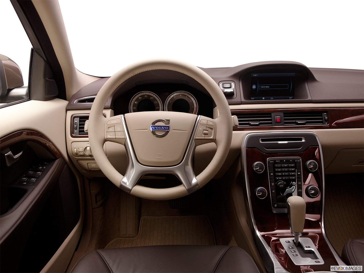 2012 Volvo XC70 3.2L Steering wheel/Center Console. 