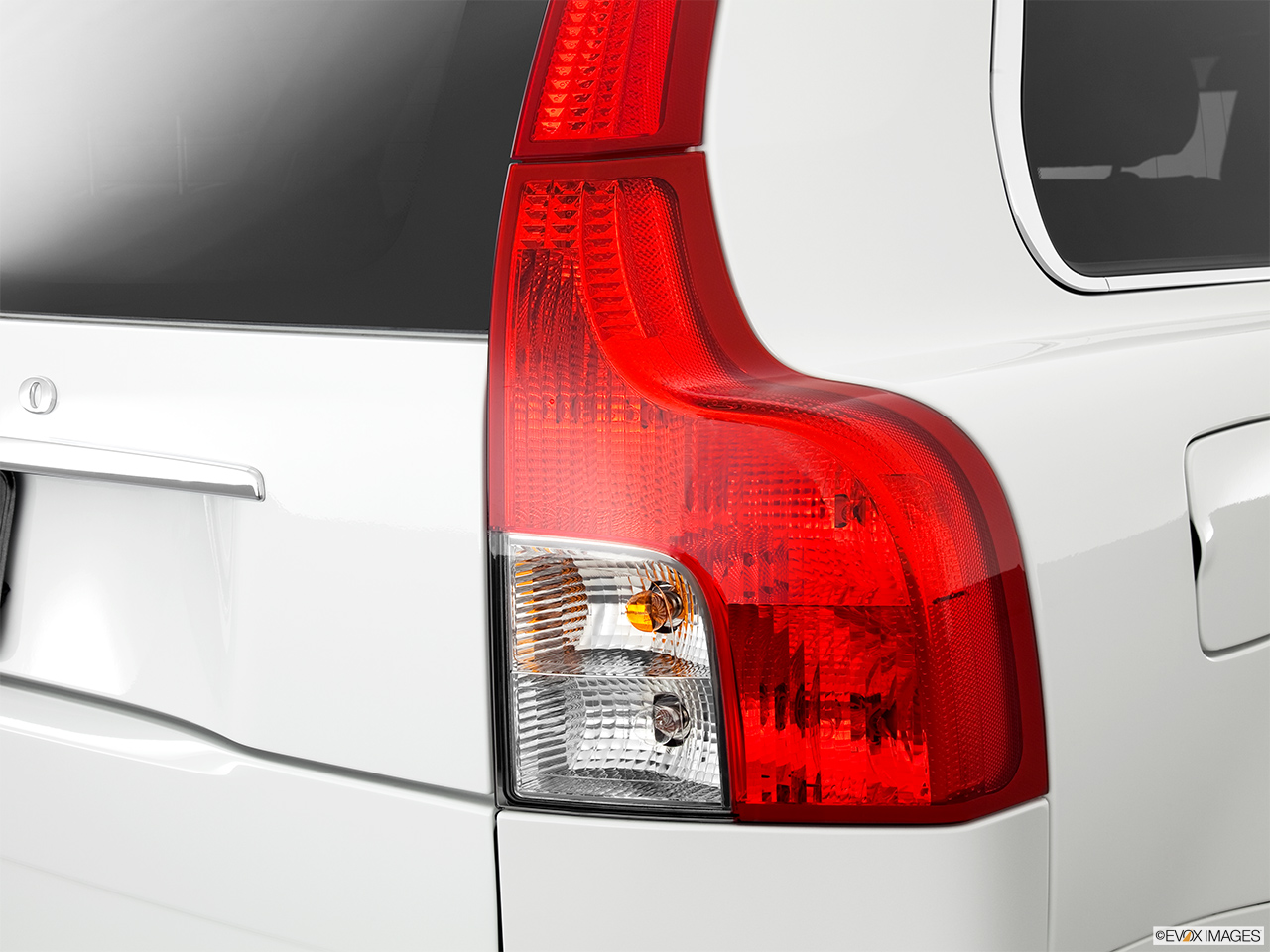 2012 Volvo XC90 R-Design Passenger Side Taillight. 