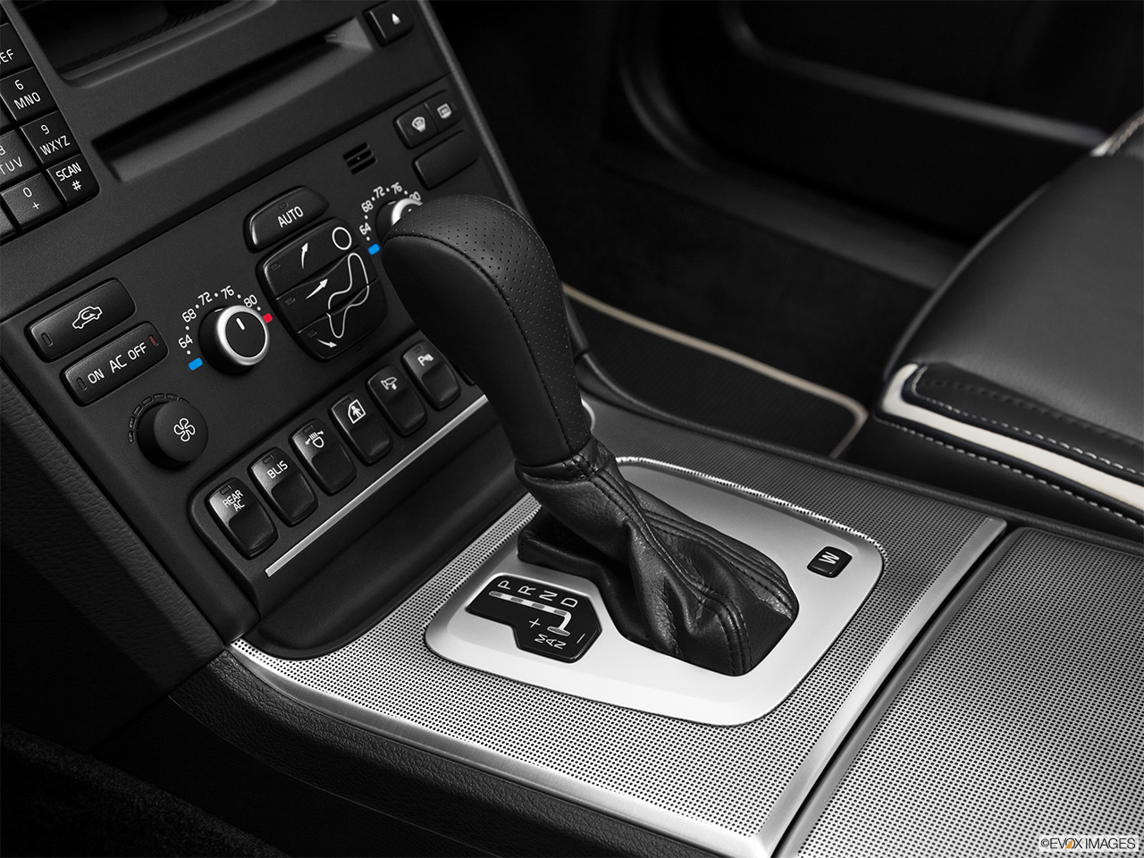 2012 Volvo XC90 R-Design Gear shifter/center console. 