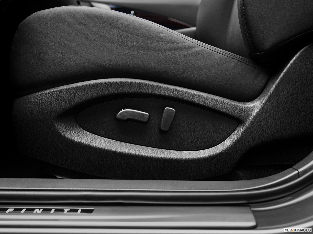 2012 Infiniti EX EX35 Journey Seat Adjustment Controllers. 