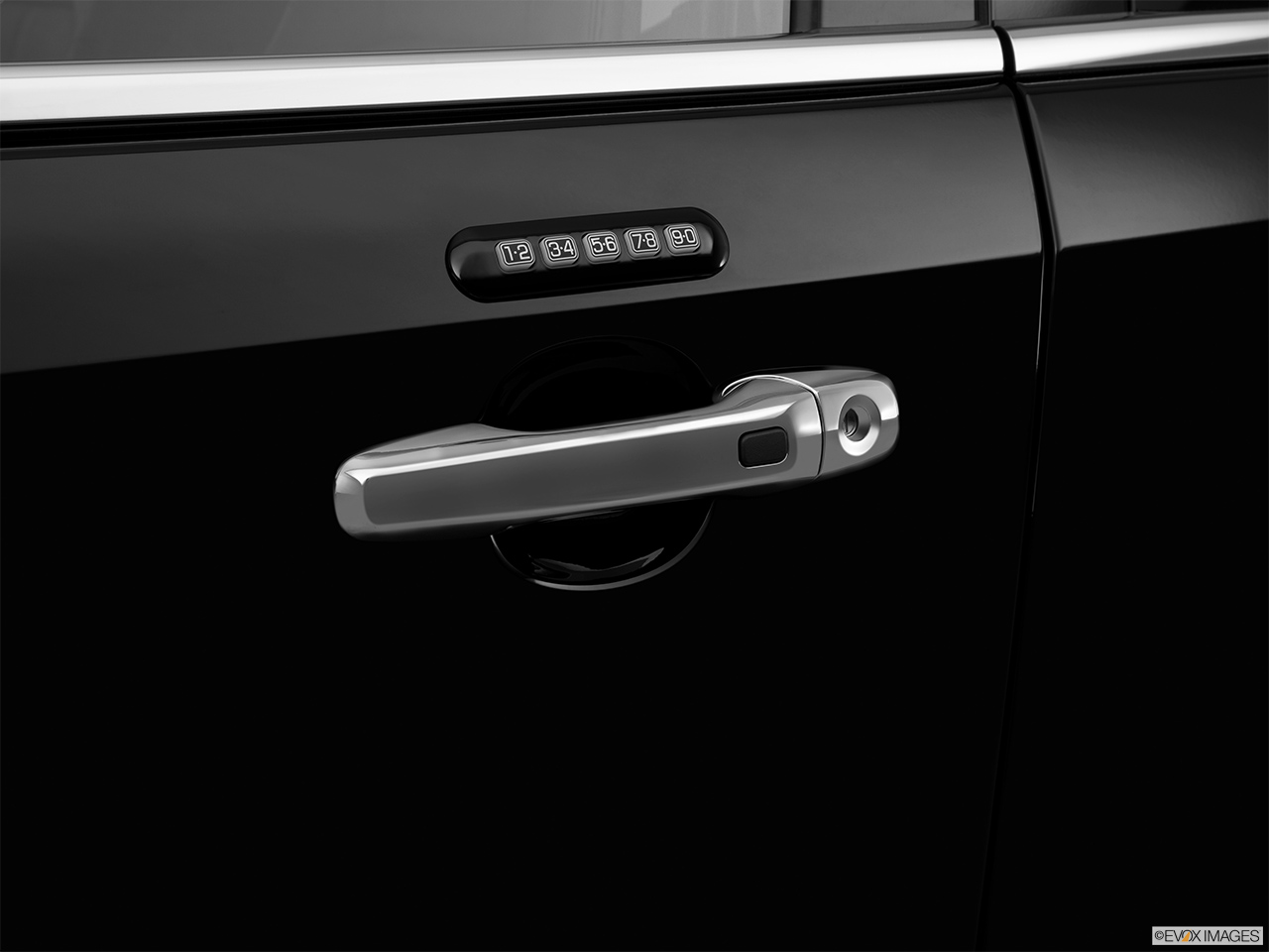2012 Lincoln MKX FWD Drivers Side Door handle. 
