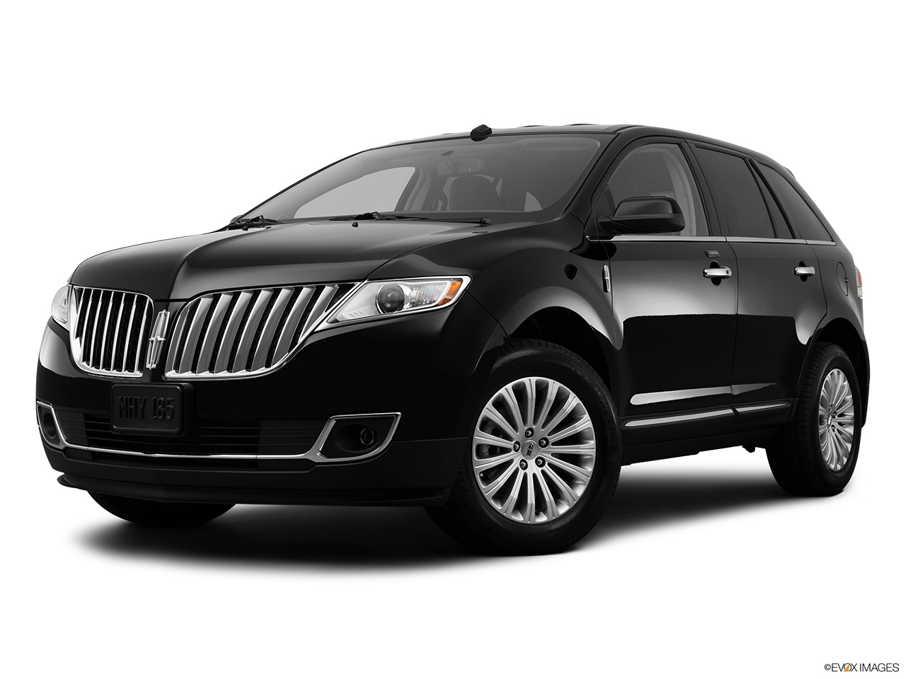 2012 Lincoln MKX FWD Front angle medium view. 